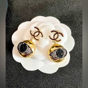 🌟 Chanel CC Logo Earrings Elegant Gold Tone Studs